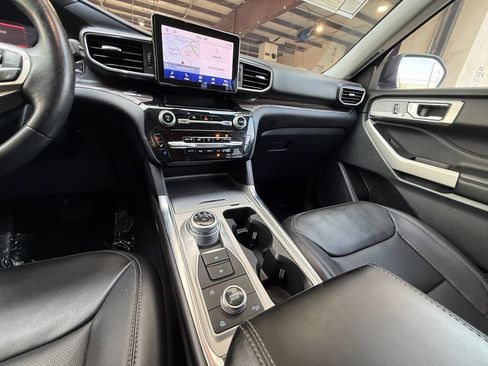 Used 2024 Ford Explorer Limited AWD/4WD image 15