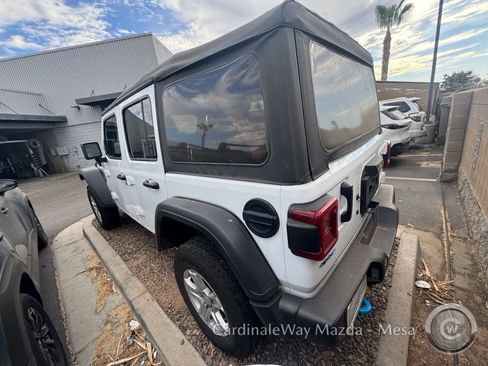 Used 2024 Jeep Wrangler Unlimited Rubicon 4xe w/ Technology Group AWD/4WD image 5