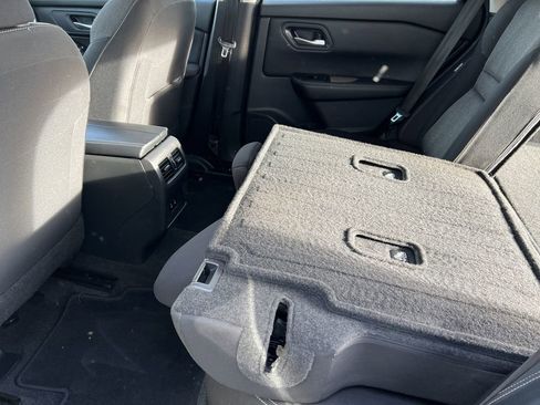 Used 2024 Nissan Rogue SV image 16