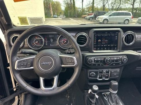 Used 2022 Jeep Wrangler Unlimited Sahara AWD/4WD image 21