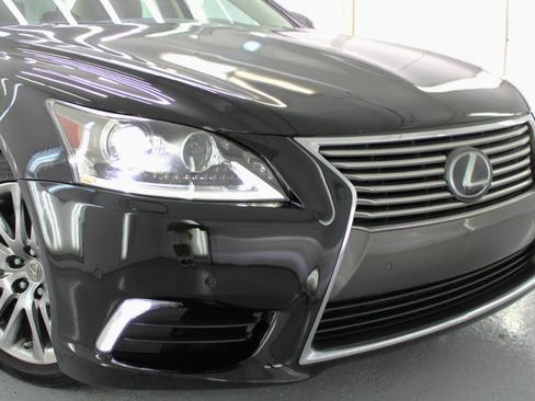 Used 2017 Lexus LS 460 w/ Comfort Package RWD image 22