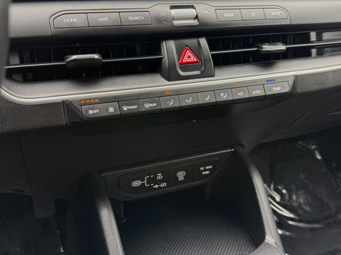 Used 2025 Kia K4 FWD image 37