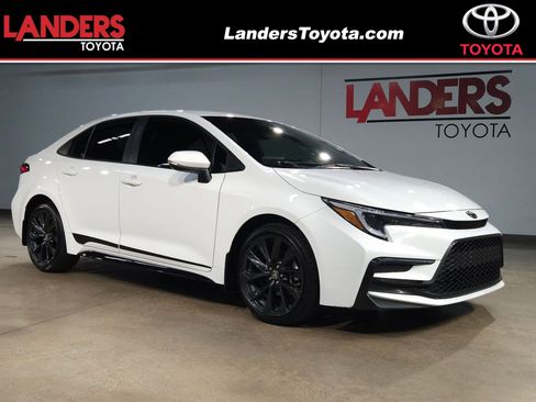 Used 2024 Toyota Corolla SE image 1