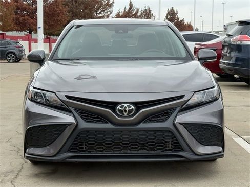 Used 2023 Toyota Camry SE image 7