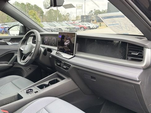 New 2026 Volkswagen Tiguan SE R-Line FWD image 21