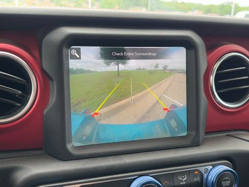 Used 2021 Jeep Gladiator Rubicon image 10