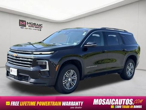 Used 2026 Chevrolet Traverse LT FWD image 3