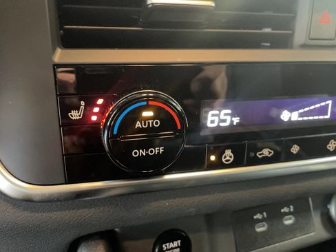 Used 2024 Nissan Rogue SV w/ SV Premium Package image 12