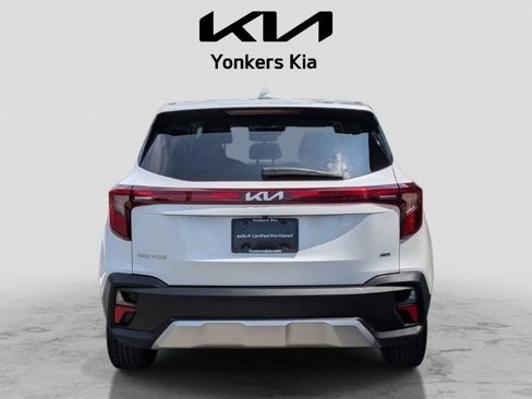 Used 2024 Kia Seltos LX AWD/4WD image 7
