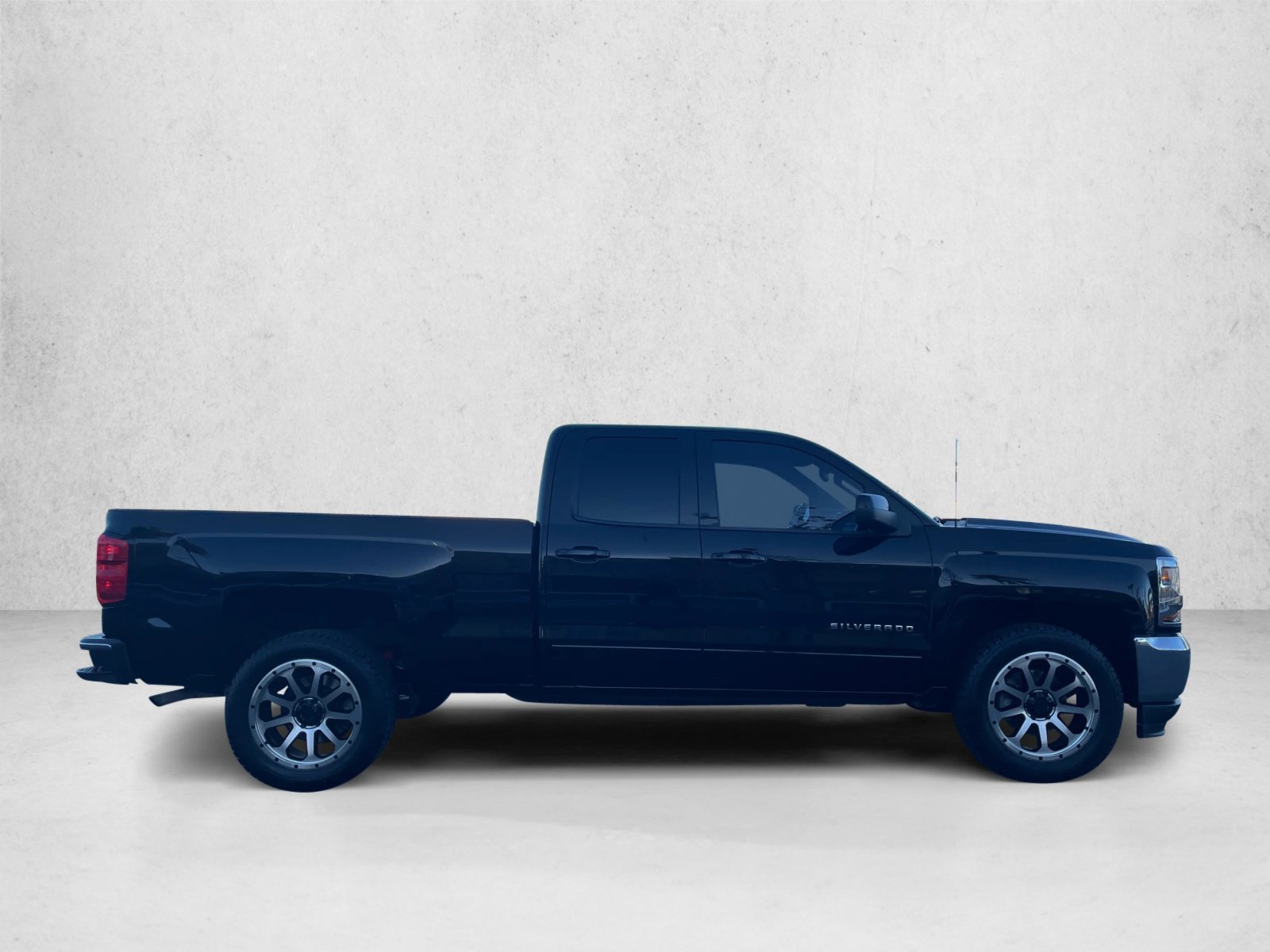 Used 2018 Chevrolet Silverado 1500 LT w/ All Star Edition RWD image 4
