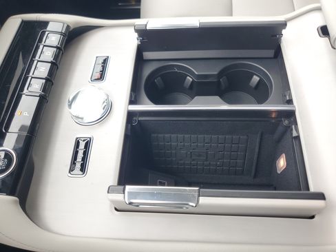 New 2026 Lincoln Navigator Reserve w/ Jet Appearance Package AWD/4WD image 24