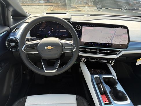 New 2026 Chevrolet Equinox EV LT image 23