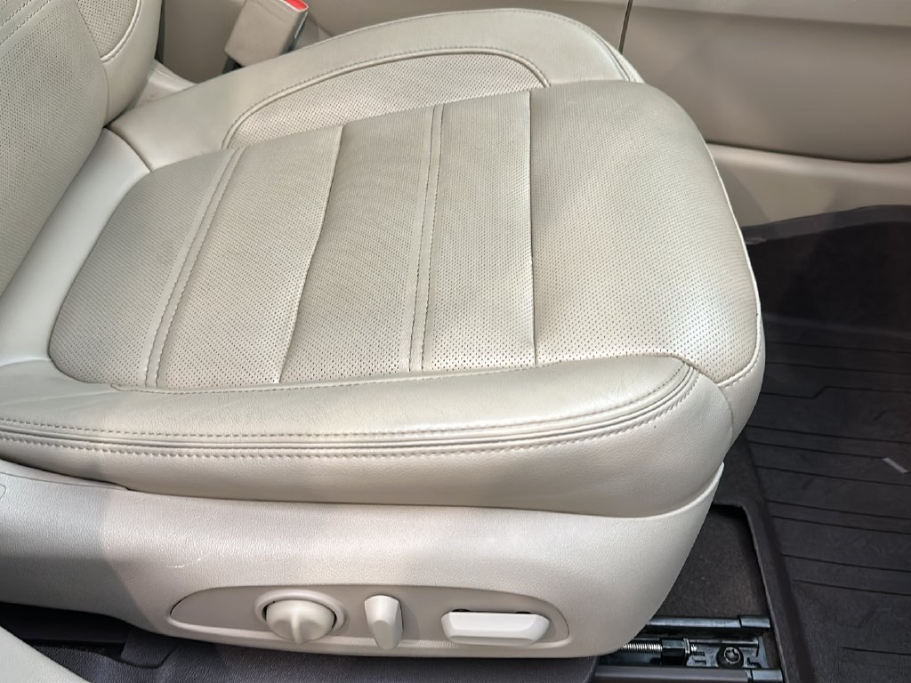 Used 2018 GMC Acadia Denali w/ Technology Package AWD/4WD image 27