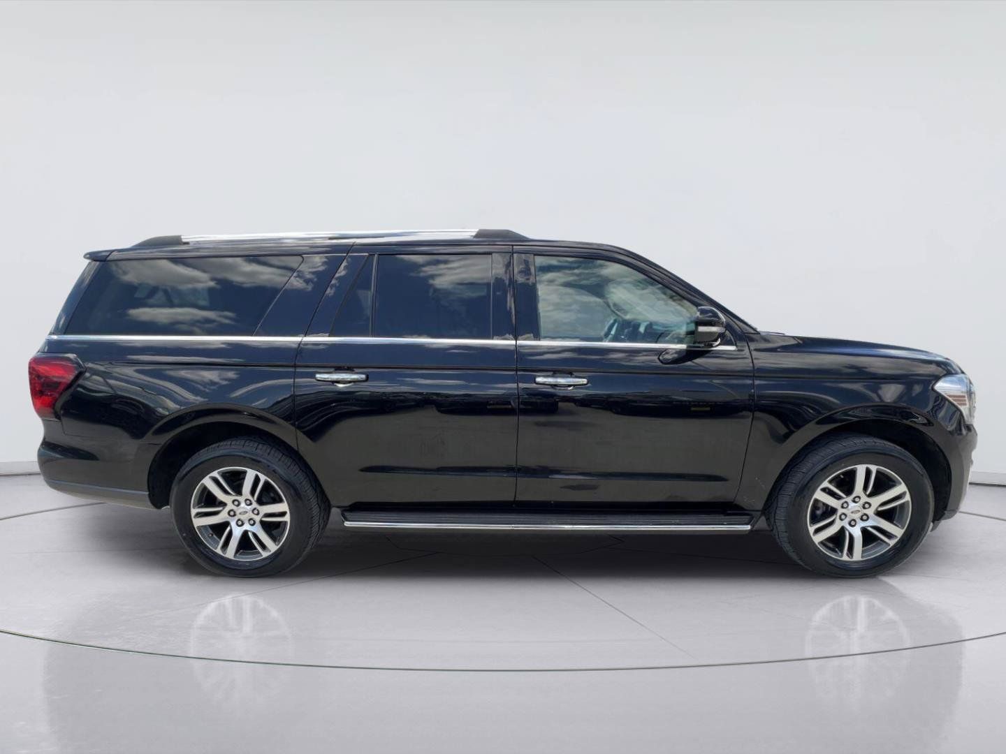 Used 2022 Ford Expedition Max Limited AWD/4WD image 2