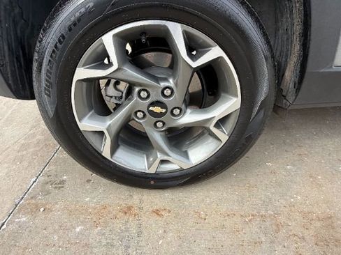 Used 2025 Chevrolet Trax LT image 11