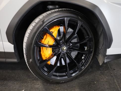 Used 2021 Lamborghini Urus image 10