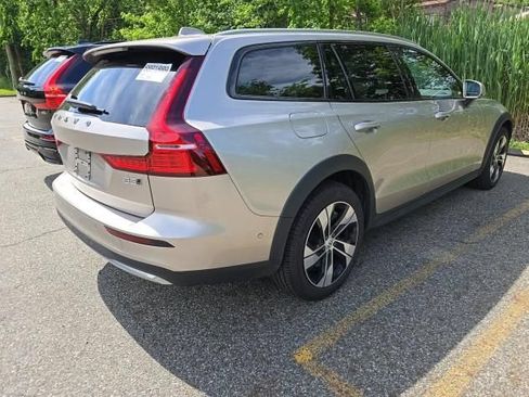 Used 2025 Volvo V60 B5 Cross Country Plus AWD/4WD image 4