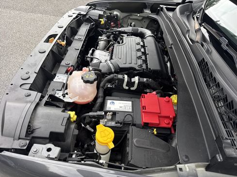 Used 2023 Jeep Renegade Latitude AWD/4WD image 31