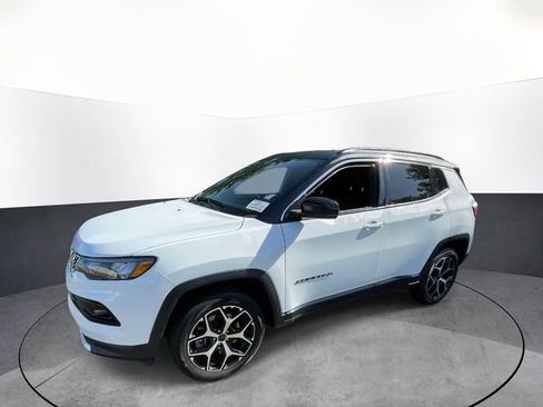 Used 2025 Jeep Compass Limited AWD/4WD image 3