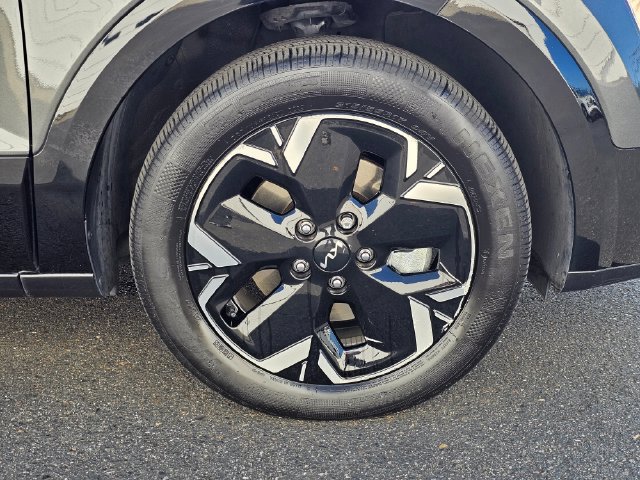 Certified 2023 Kia Niro Wind w/ Wind Preserve Package FWD image 11