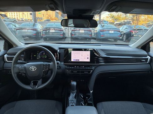 Used 2025 Toyota Camry LE image 32