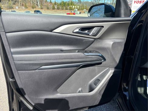 Used 2025 Chevrolet Traverse LT w/ Sun and Wheel Package image 21