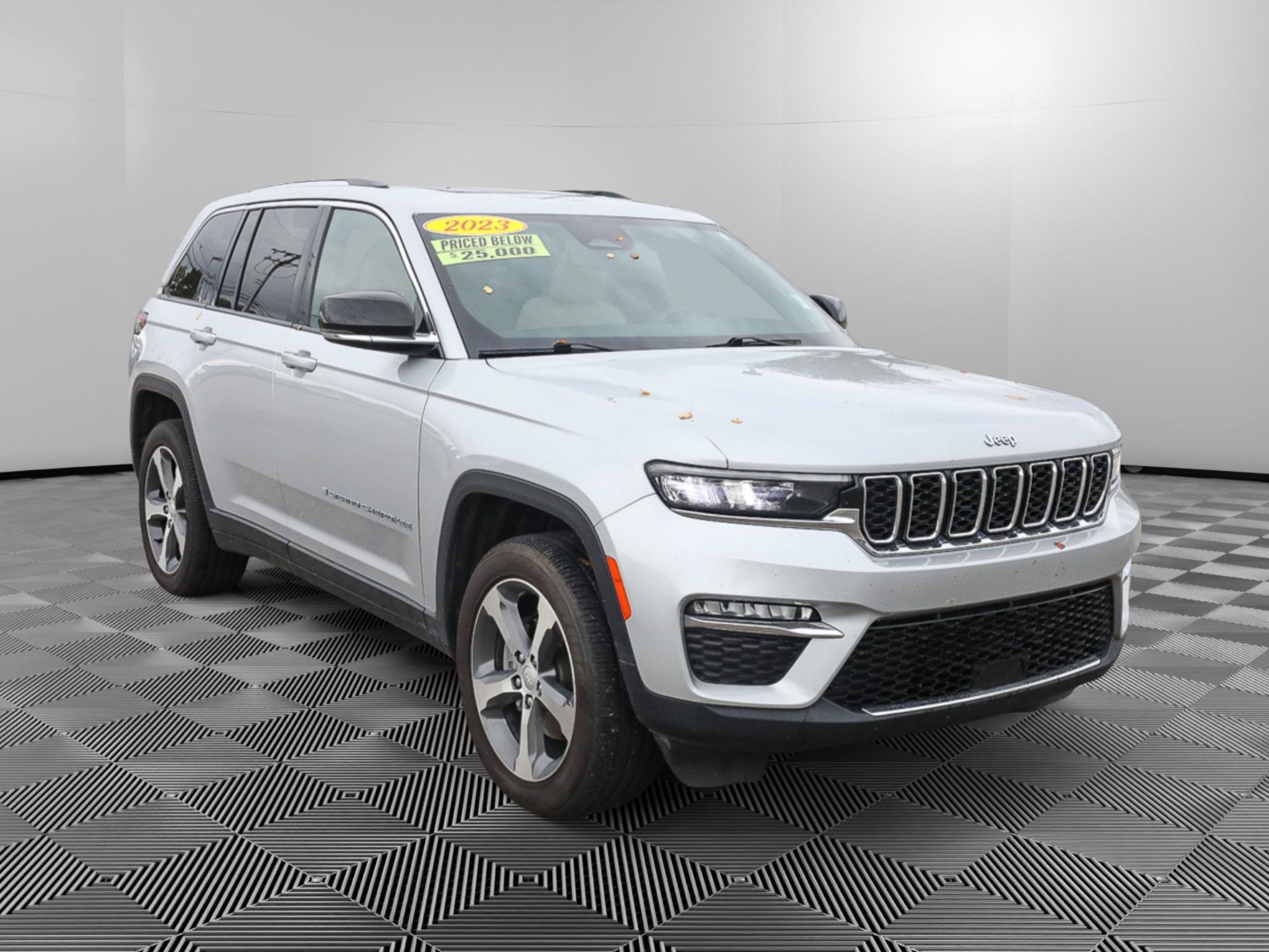 Used 2023 Jeep Grand Cherokee 4WD 4xe image 1