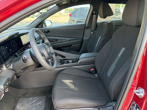 New 2025 Hyundai Elantra SEL FWD image 17