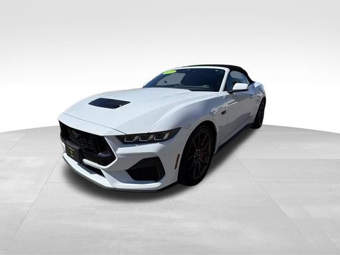 Used 2025 Ford Mustang GT Premium RWD image 2