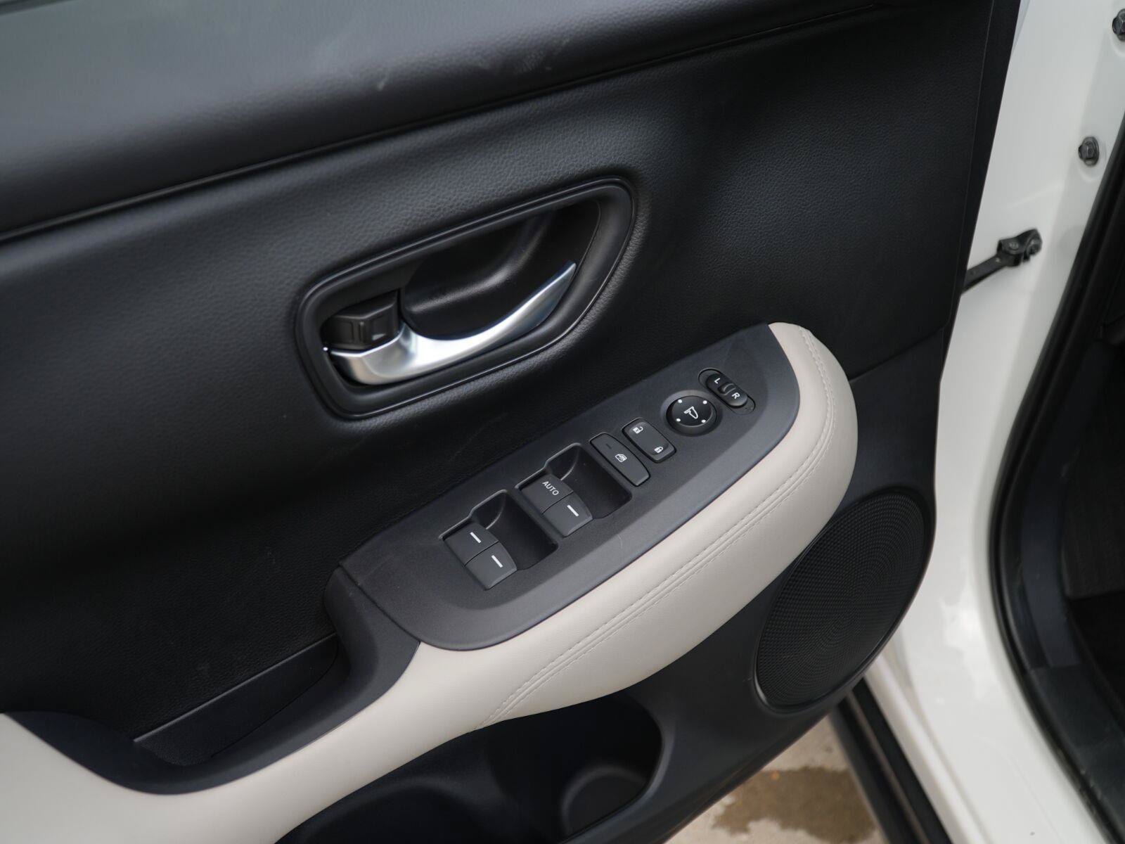 New 2027 Honda HR-V LX image 14