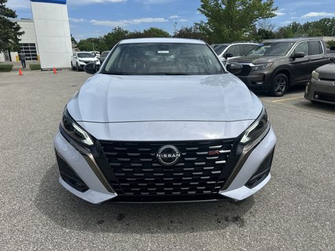 Used 2023 Nissan Altima 2.5 SR w/ SR Premium Package AWD/4WD image 8