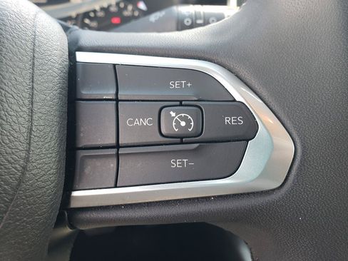 Used 2024 Jeep Compass Latitude AWD/4WD image 17