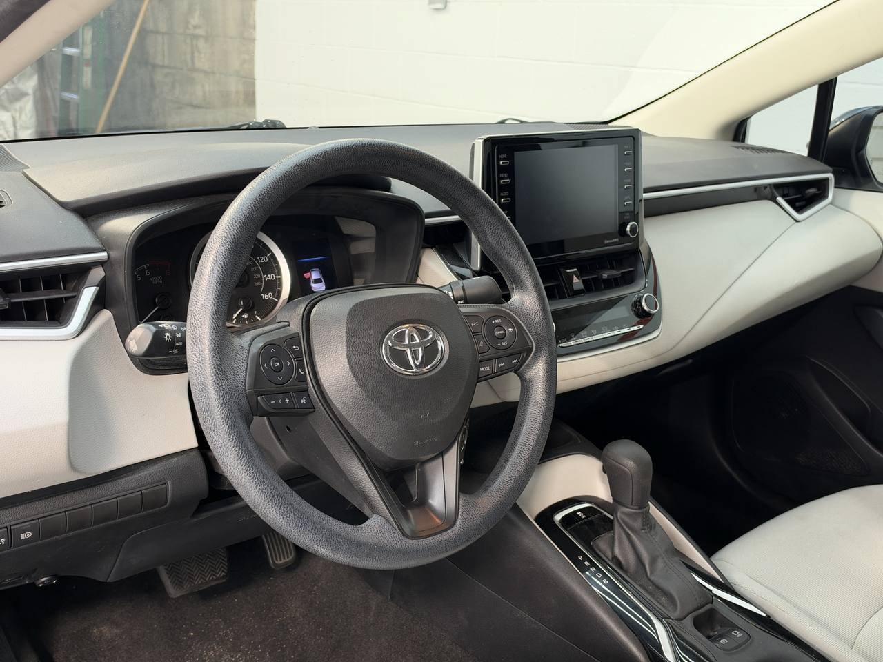 Used 2021 Toyota Corolla LE FWD image 14