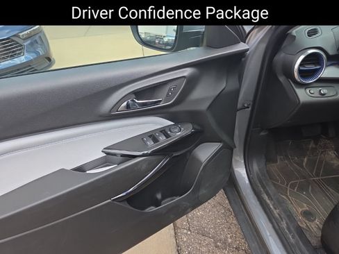 Used 2024 Chevrolet Trax LT w/ Driver Confidence Package FWD image 13