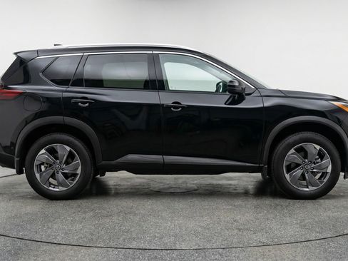 Used 2025 Nissan Rogue SV image 11