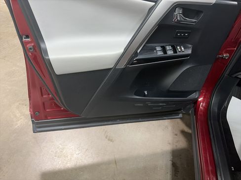 Used 2018 Toyota RAV4 Limited w/ Protection Package AWD/4WD image 12