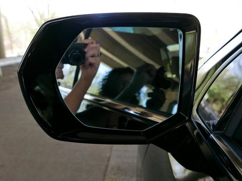 Used 2025 Chevrolet Suburban High Country image 33