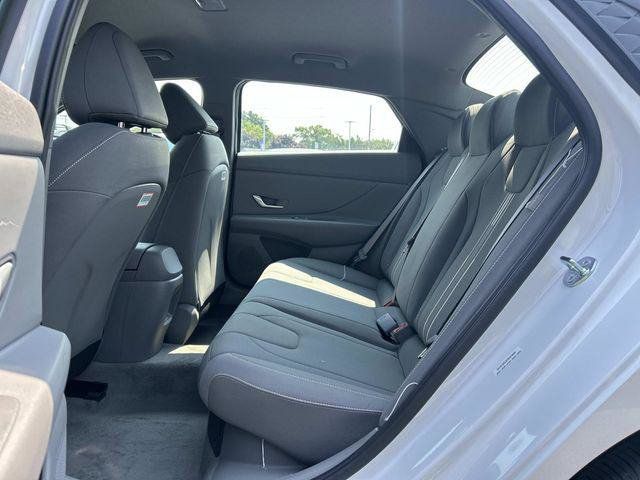 New 2026 Hyundai Elantra Hybrid FWD image 5