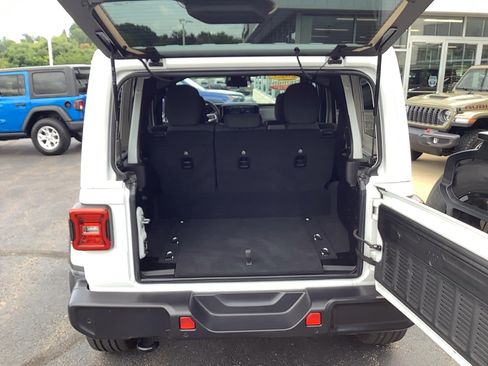 Certified 2025 Jeep Wrangler Unlimited Sahara w/ Safety Group AWD/4WD image 5