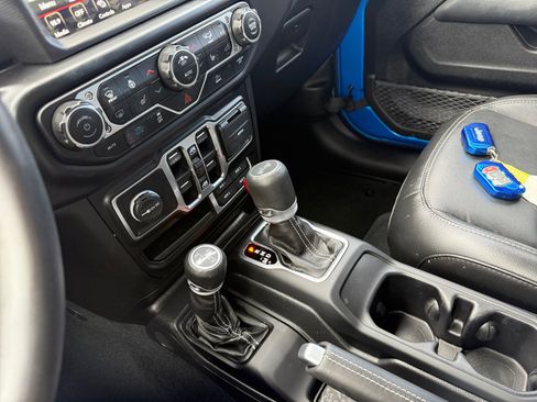 Used 2022 Jeep Wrangler Unlimited Sahara w/ Cold Weather Group image 13