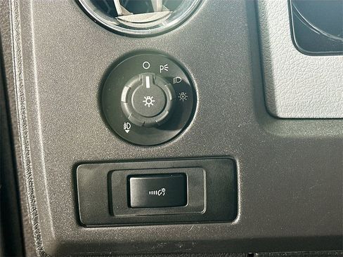 Used 2011 Ford F150 XLT w/ XLT Chrome Pkg image 11