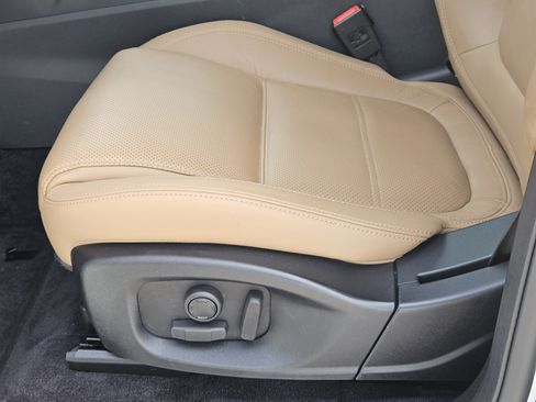 Used 2023 Jaguar E-PACE SE image 26