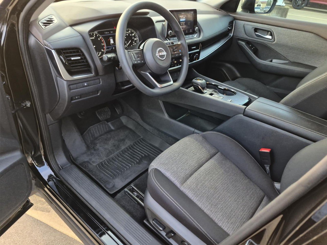 Used 2023 Nissan Rogue SV FWD image 11