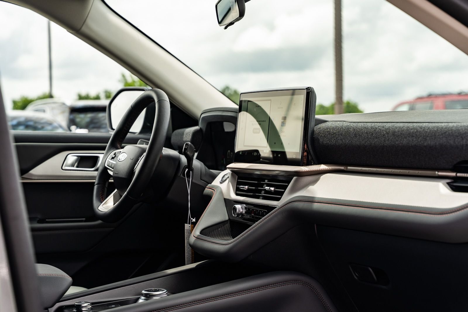 New 2026 Ford Explorer Active w/ Active Comfort Package RWD image 8