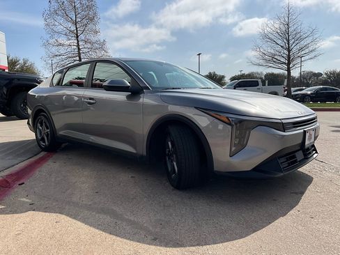 Used 2025 Kia K4 LXS image 4