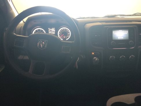Used 2018 RAM 1500 Express RWD image 22
