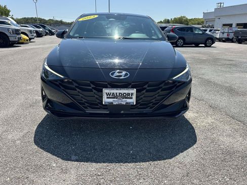 Used 2023 Hyundai Elantra SEL w/ Convenience Package FWD image 2