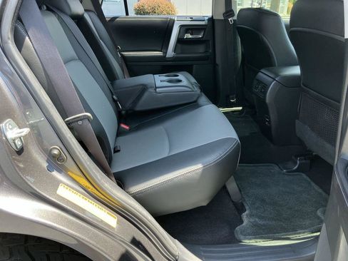 Used 2017 Toyota 4Runner SR5 Premium AWD/4WD image 33