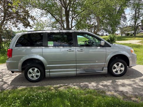 Used 2013 Dodge Grand Caravan SXT FWD image 6
