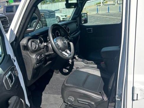 Used 2023 Jeep Wrangler Unlimited Sahara w/ Cold Weather Group AWD/4WD image 13